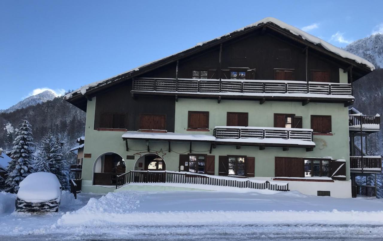 Chalet Della Luna Claviere Exterior foto